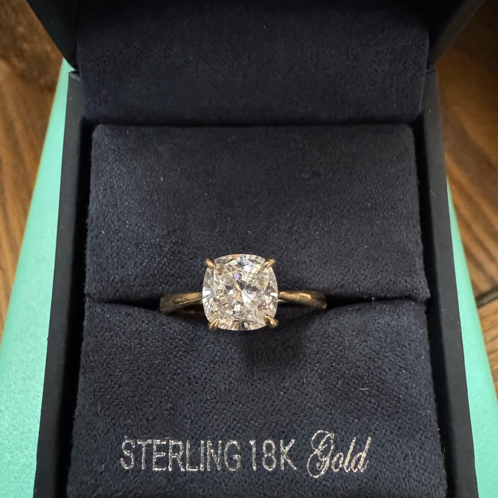 Crislu Elegant 18K Yellow Gold Plated Solitaire Ring size 6 EUC
